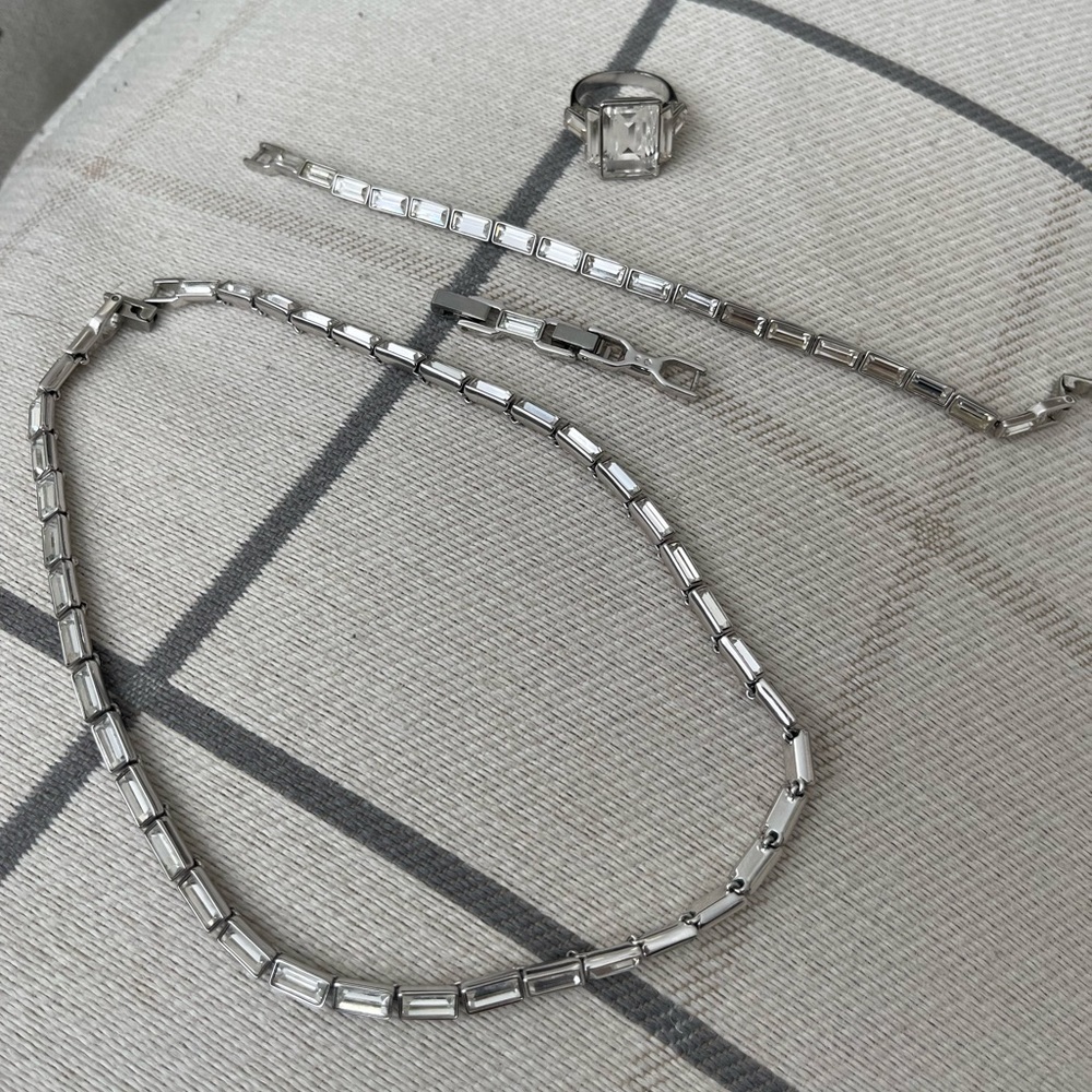 Swarovski jewerly 3 piese set. Great Condition. Ring Size 7. Gift Idea.